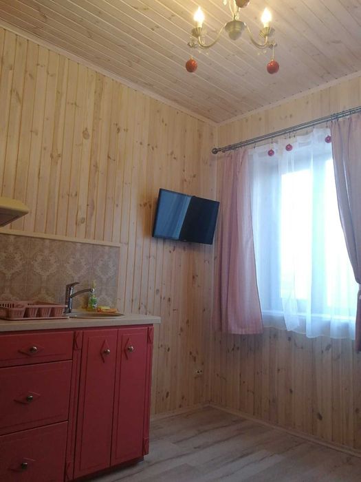 Частина будинку, ел/ен без вимкнень , своє закрите подвір"я