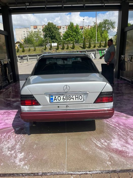 Продам Мерседес 124