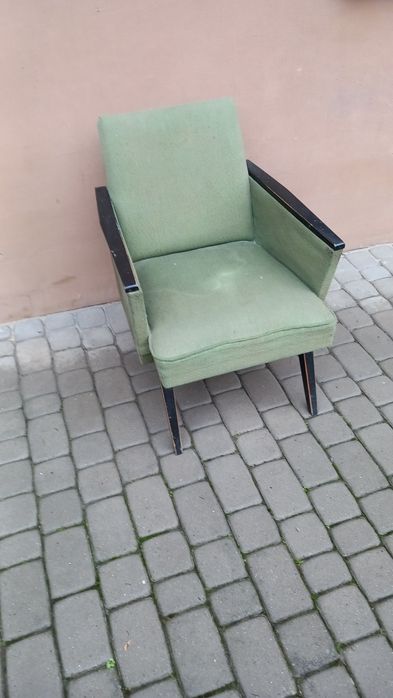 Fotel klubowy z okresu PRL.