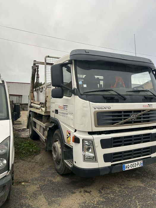 Camião volvo de caixa