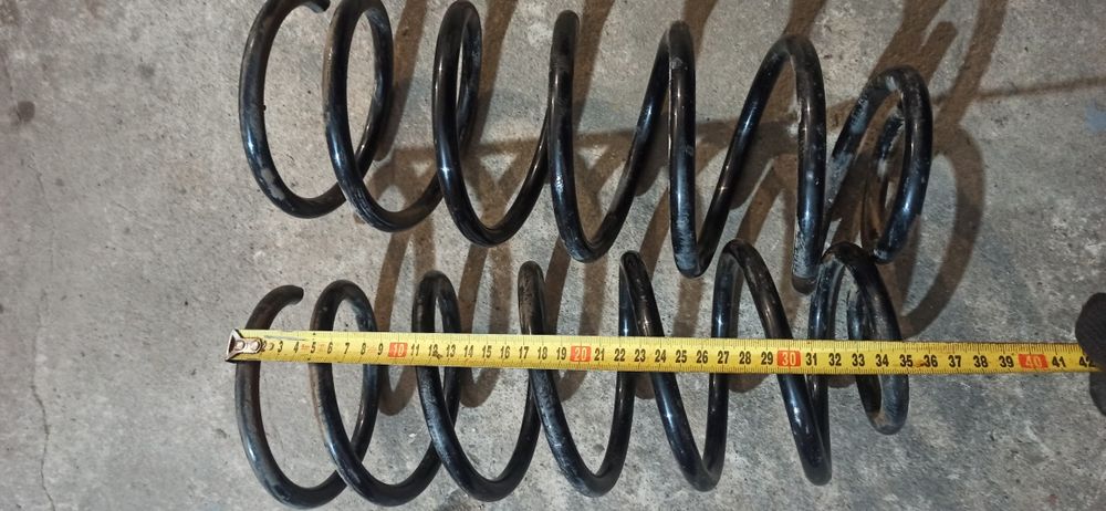 Передні пружини гольф 4
