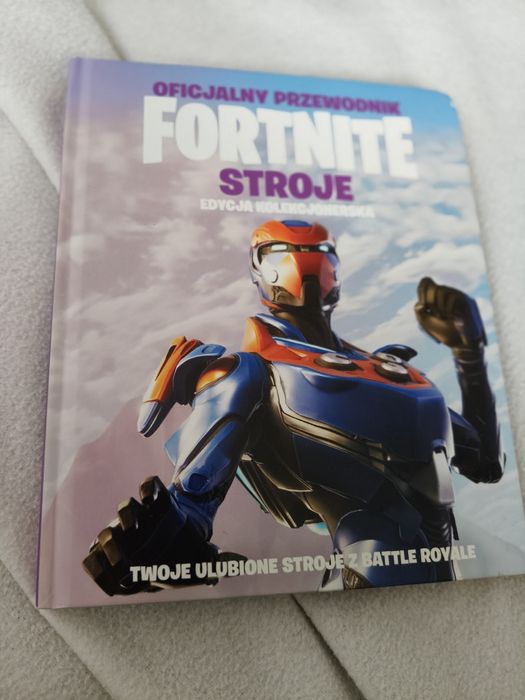 książka "Oficjalny przewodnik Fortnite. Stroje. Edycja kolekcjonerska"