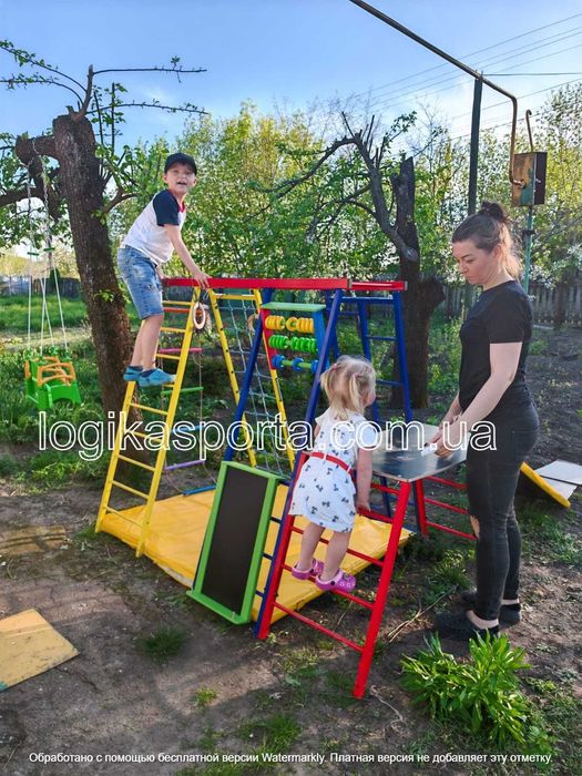 Игровая площадка 1,5- 2 м, горка, качели, детский спортивный комплекс