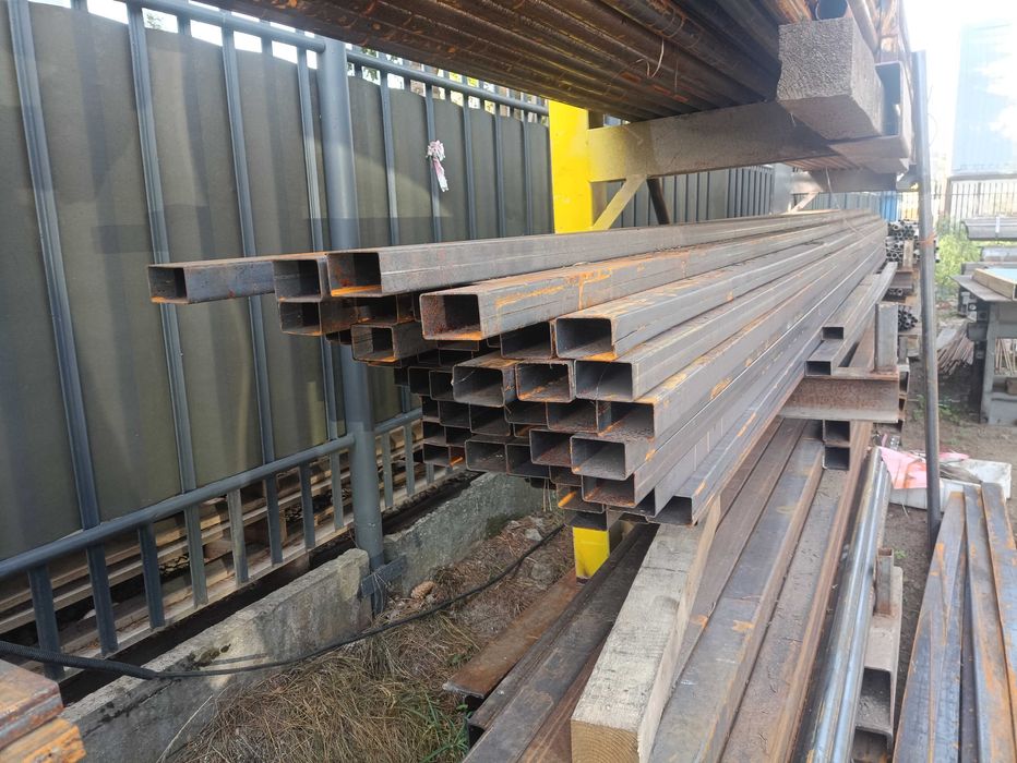 słupek ogrodzeniowy