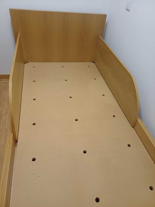 Cama Madeira de Carvalho 1,95m X 1,10m Como Nova