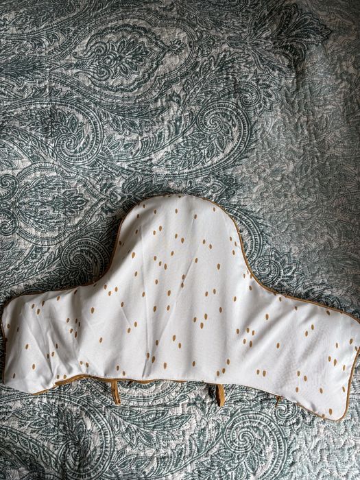 Подушка в стілець для годування