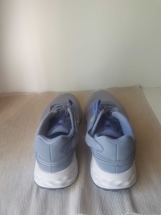Nike 38 Flyease