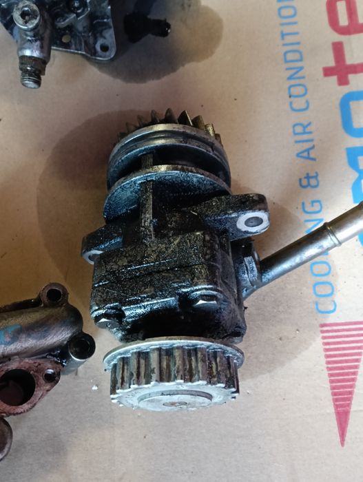 VW t5 2.5 TDI, AXD,Vacum pompa, Pompa  wspomagania, tloki termostat