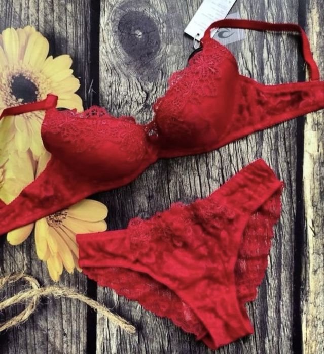 Очень красивый ажурный комплект белья Weiyesi 75 B