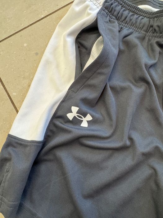 Under Armour krótkie sportowe spodenki r. M, szare, jak nowe