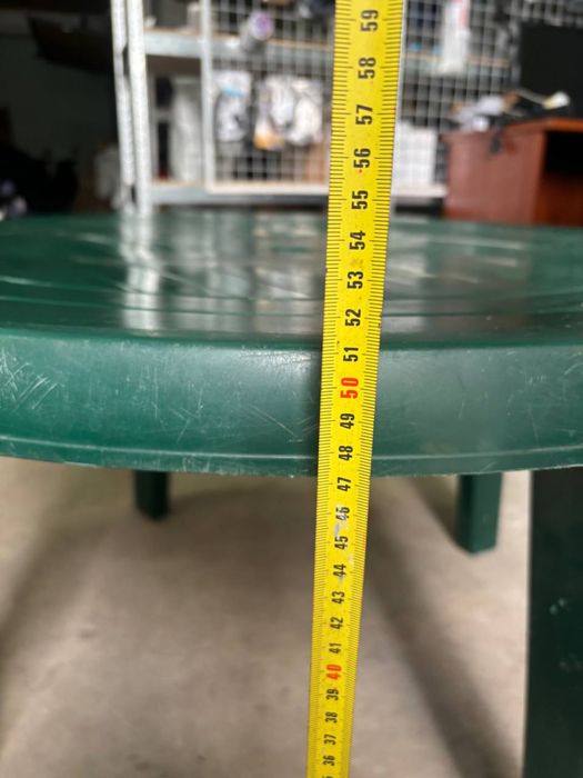 Продам пластиковый стол