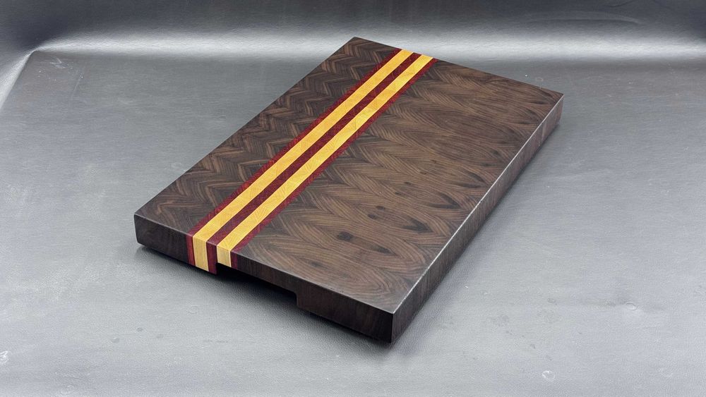 Sztorcowa deska do krojenia (ORZECH AM. / KLON / PADOUK) 500x318x40 mm