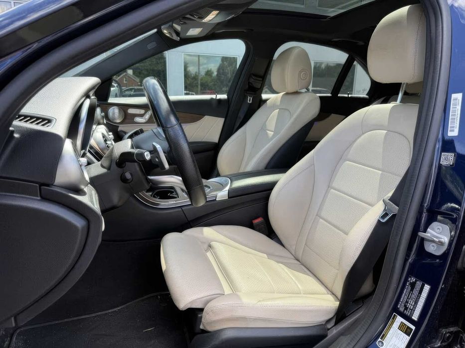Mercedes-Benz C300      2020