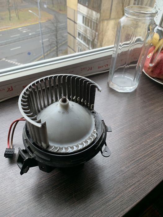 Мотор печки на Mercedes 204 212