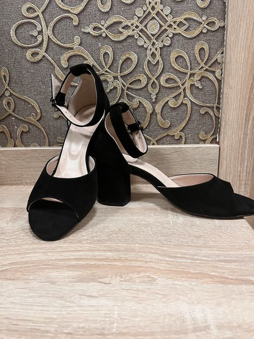 Босоніжки 38р натуральний замш