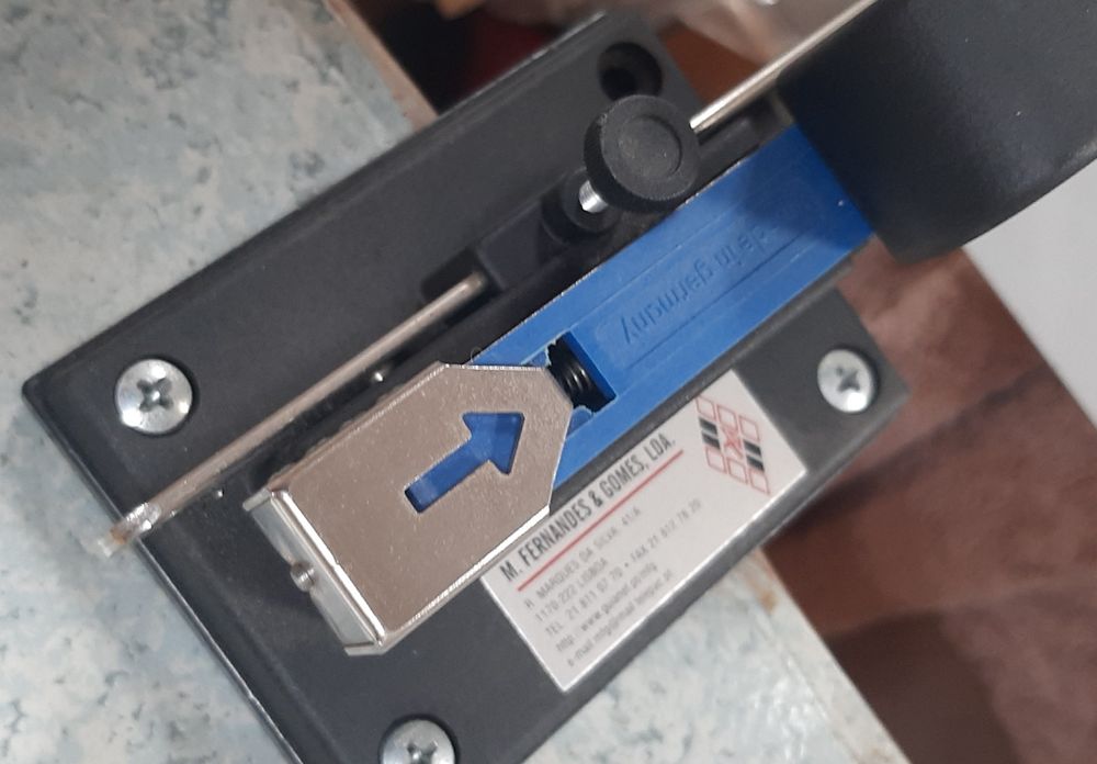 Agrafador de lombadas alemão