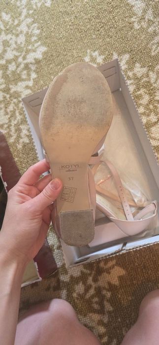 Босоніжки пудрові