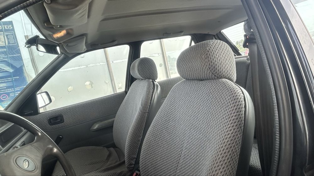 Vende-se Ford Fiesta 1.1 em excelente estado