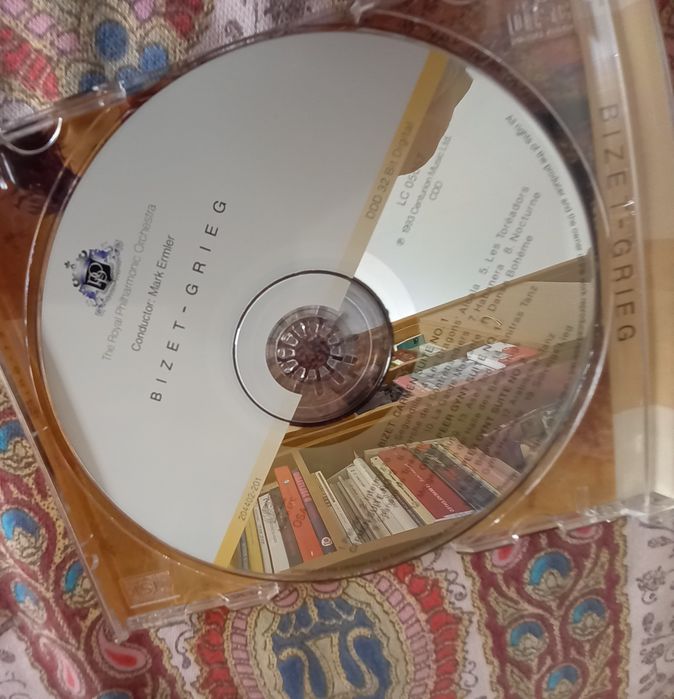 cd música clássica com as peças Carmen de Bizet e Peer Gynt Grieg
