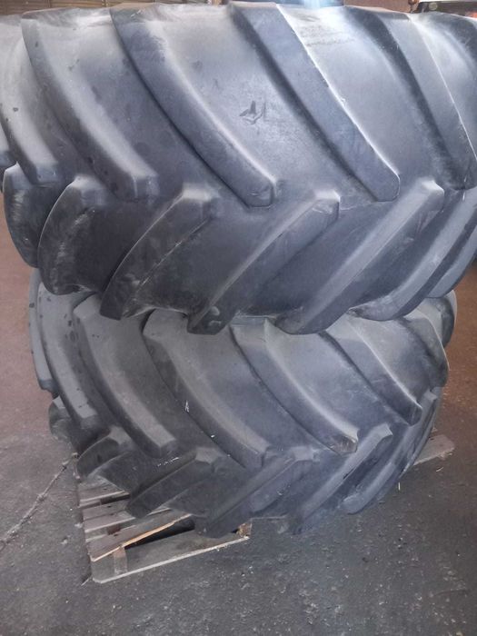 Pneus Largos com jantes para ceifeira Fiatagri, New Holland ou Laverda