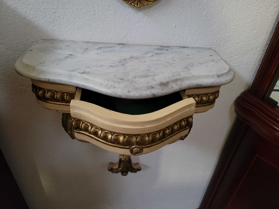 Conjunto de consola em madeira pintada com gaveta e tampo