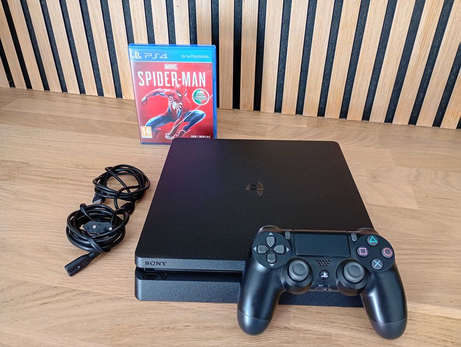 Consola PS4 com comando e jogo