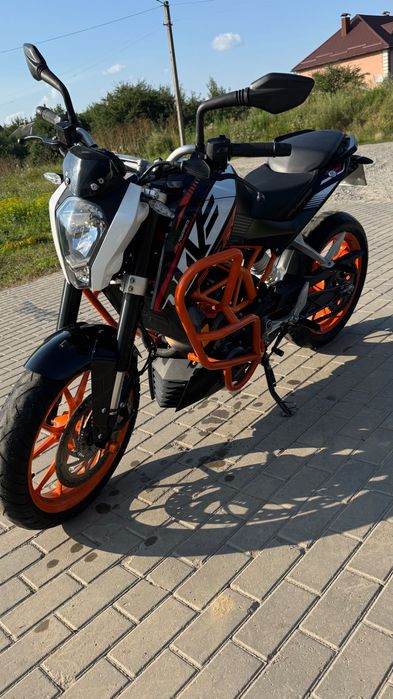 KTM DUKE 2015  .