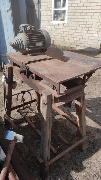 Станок деревообрабатывающий циркулярка