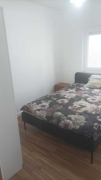 Quarto individual para arrendamento mensal, com cama de casal em Portimão