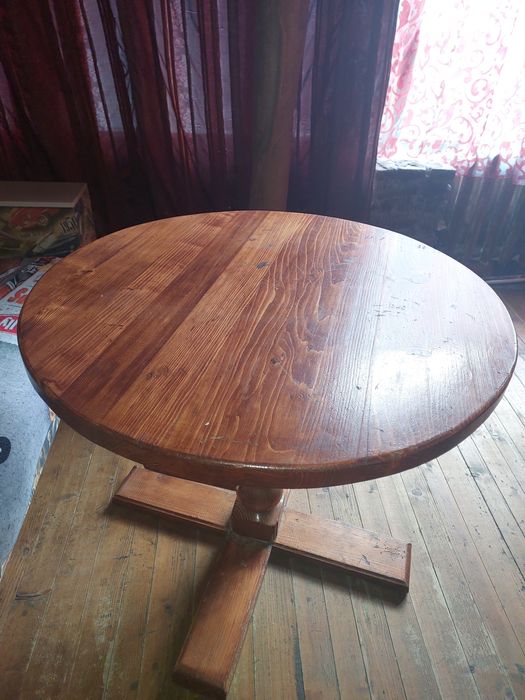 Столы дерево круглые  квадратные