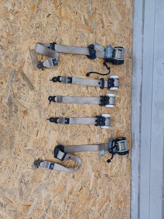 Pasy bezpieczeństwa przód tyl lewy prawy środkowy Bmw 7 f01 f02 europa