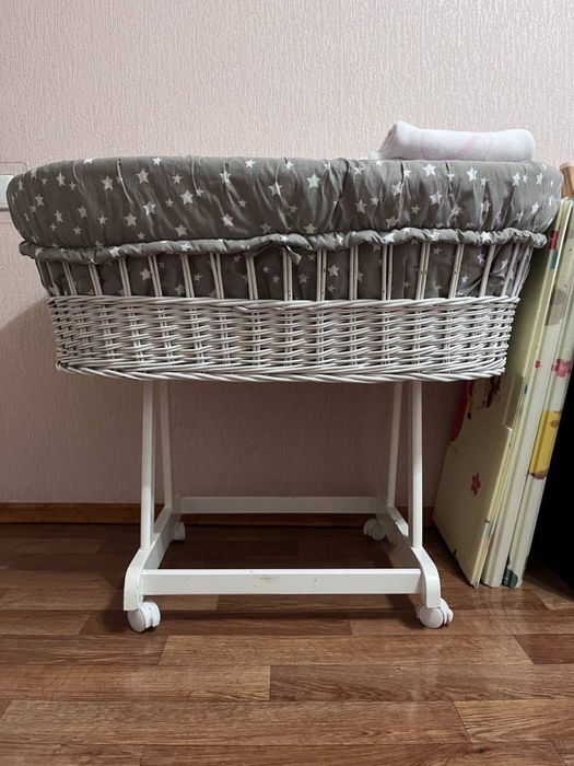 Заколисуючий центр Joie Serina,колиска плетена