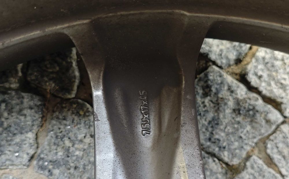 Jantes Volvo com pneus