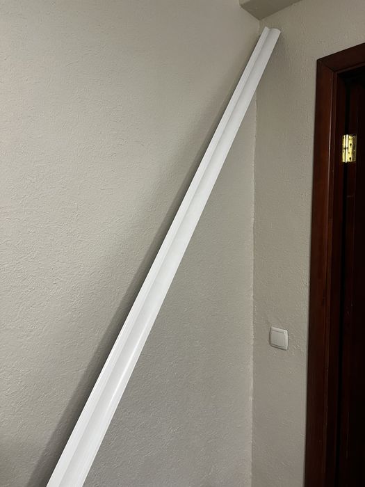 Карниз для стелі