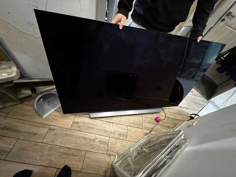 Телевізор LG OLED65CX6LA 65" — тріснутий екран