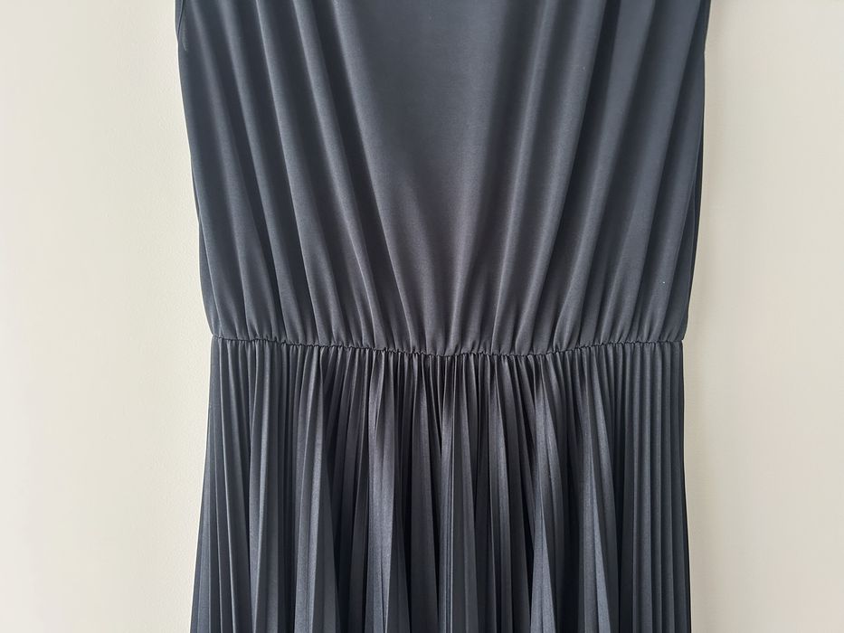 Vestido Marella azul escuro plissado
