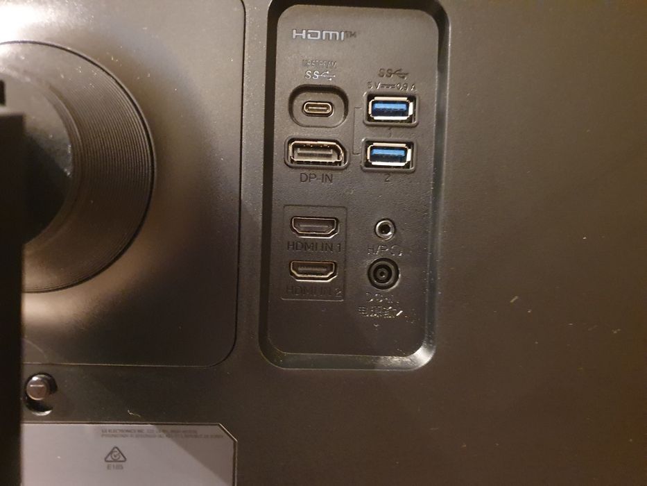 Monitor gaming com o ecrã danificado