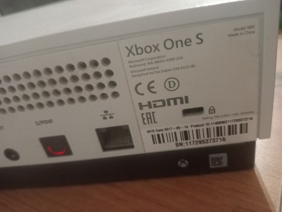 Xbox one s + 4 gry