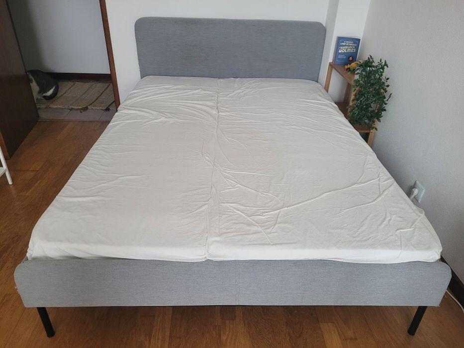 Cama de Casal Ikea