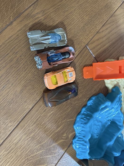 Набір Hot Wheels з акулою