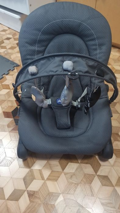 Bujaczek leżaczek Chicco Hoopla, z pałąkiem, regulacja