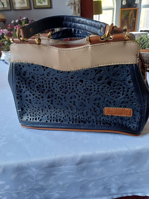 Torebka z ażurowym wzorem