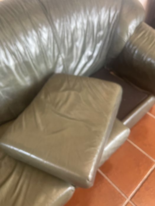 Sofas (terno) em pele verdadeira verde