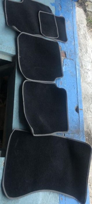 Продам комплект текстильных ковриков для авто