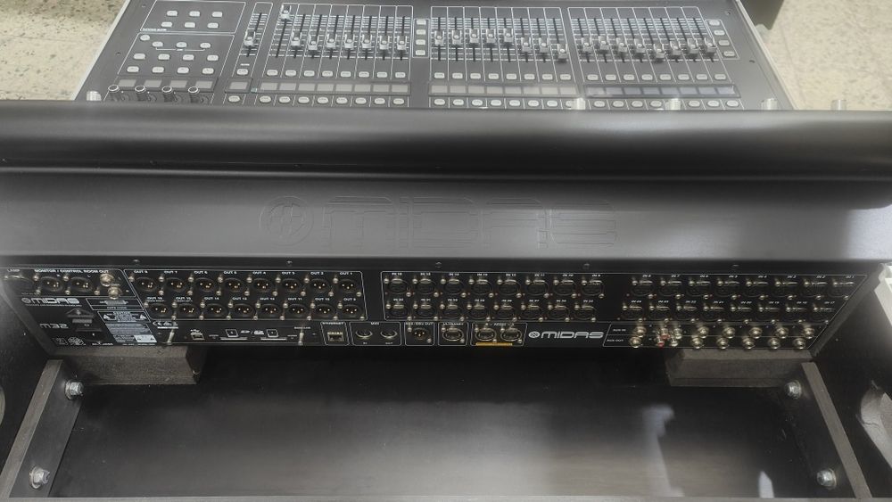 Mesa Midas M32 Live436853189242398724