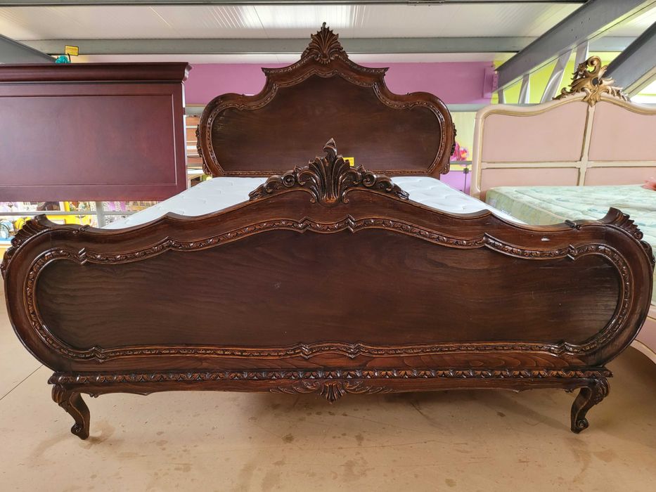 Cama antiga em muito bom estado com estrado e colchão