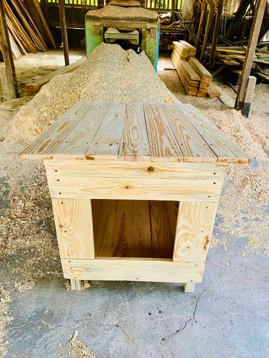 Будка для собак из натурального дерева
