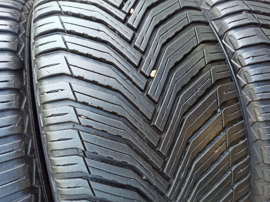 Всесезонная резина 245/40 R18 Michelin Cross Climate 2