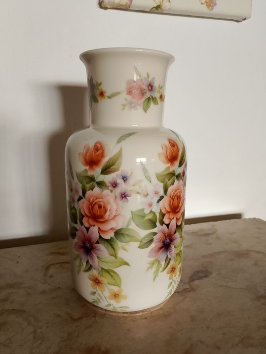 Various decorative items509443906607534086