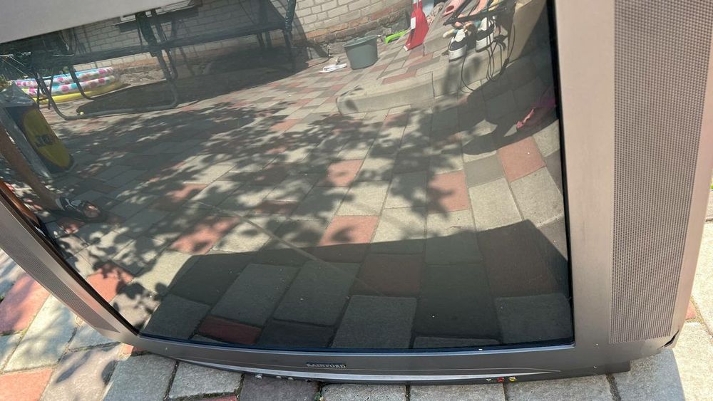 Кольоровий телевізор Rainford